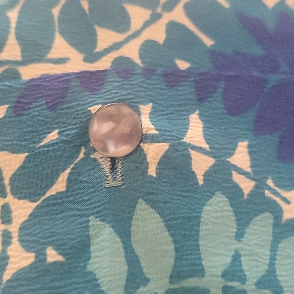 Vintage Fem Form Shirts button up top. Leaf patern in different shades of blue. - Picture 4 of 5